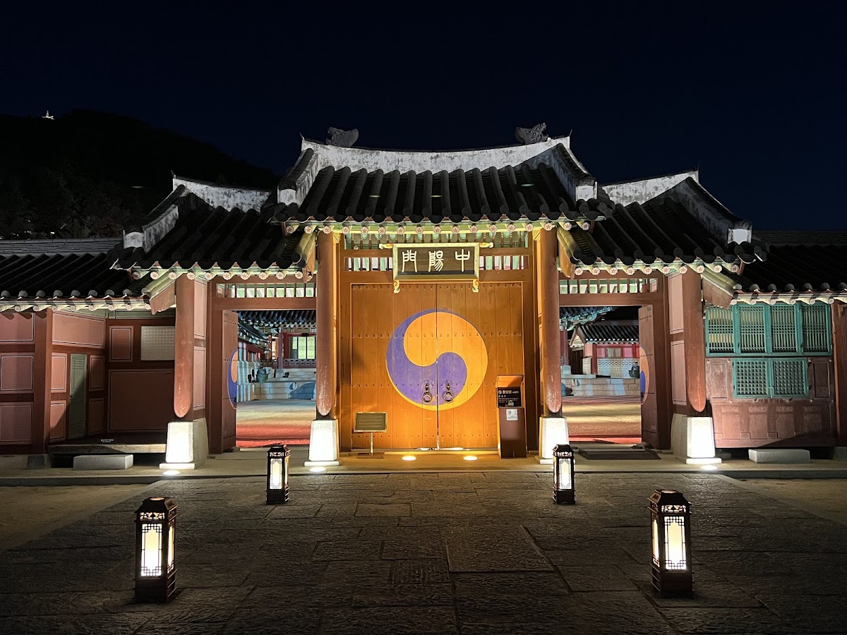 수원 화성행궁 경기도 수원시 팔달구 행궁로 11